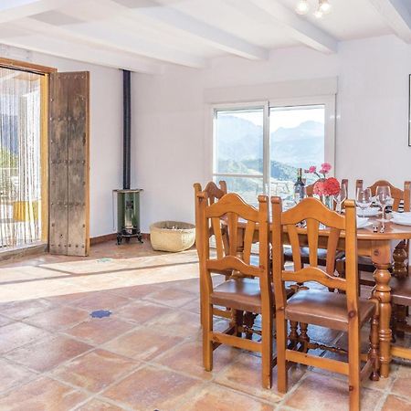 Awesome Home In Cadiz With Swimming Pool 埃尔加斯托尔 外观 照片
